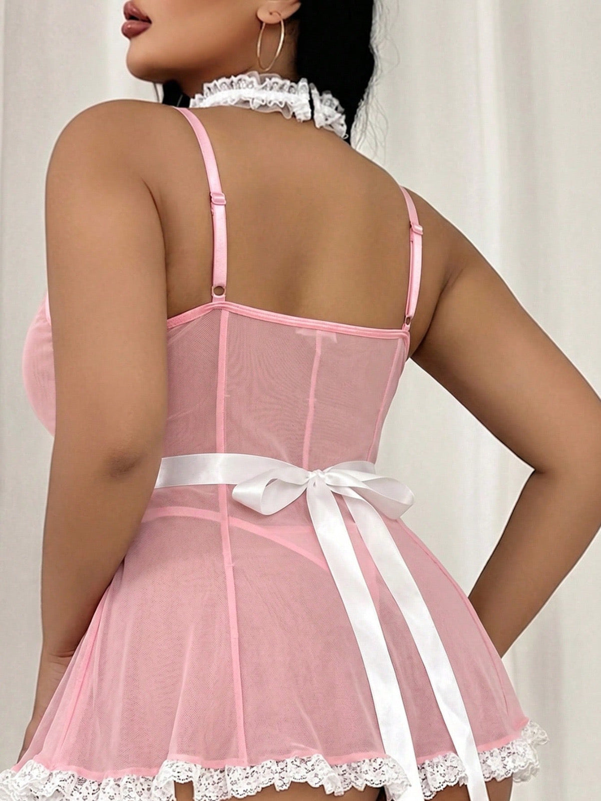 Zmysłowy Różowy Komplet Bielizny French Maid Plus Size – Kostium Pokojówki z Pasem do Pończoch i Kabaretkami
