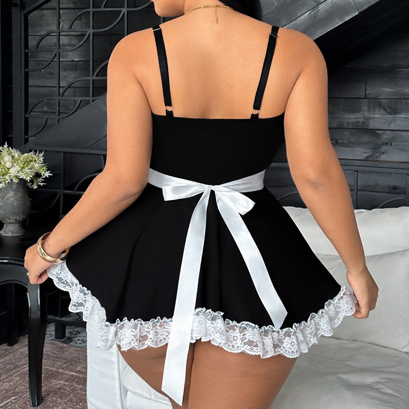 Kostium "Zmysłowa Pokojówka"  Plus Size – Komplet Bielizny Plus Size z Koronką