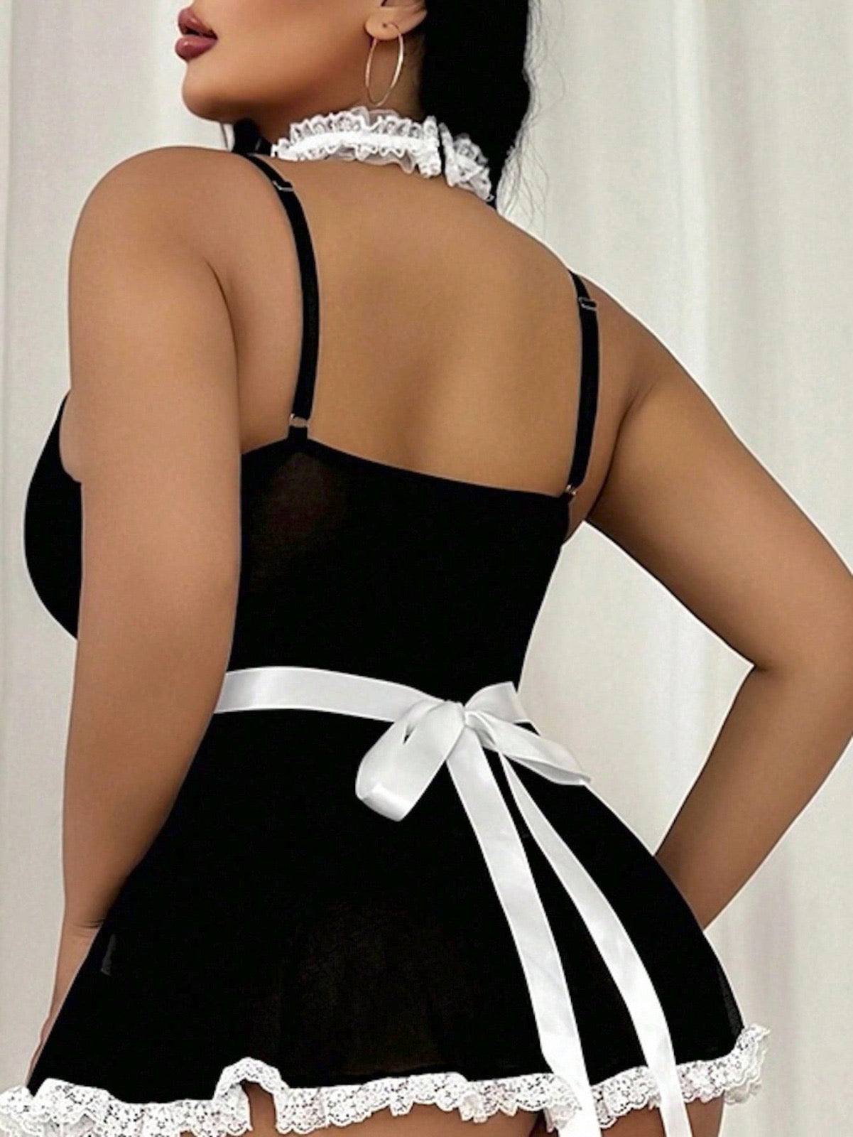 Zmysłowa Bielizna Erotyczna Plus Size – Kostium Pokojówki z Koronką i Pończochami z Fiszbinami