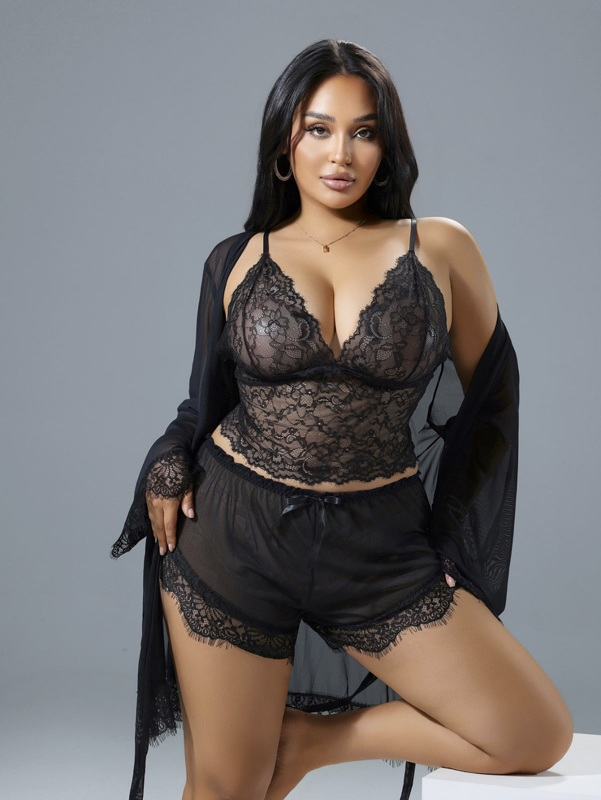 Luksusowy Komplet Bieliźniany Nocny z Koronką i Szlafrokiem Plus Size w Kolorze Czarnym i Białym z Fiszbinami