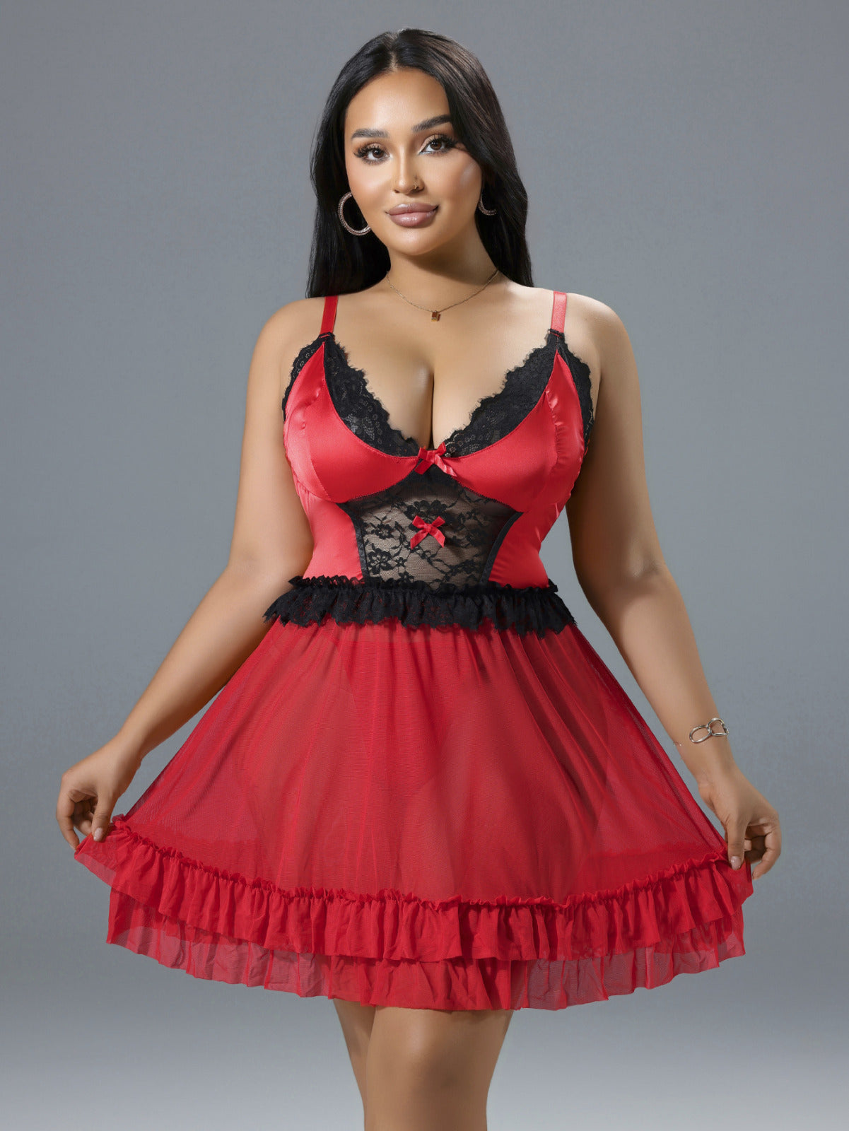 Kusząca Czerwień - Satynowa Koszulka Nocna Plus Size z Koronką