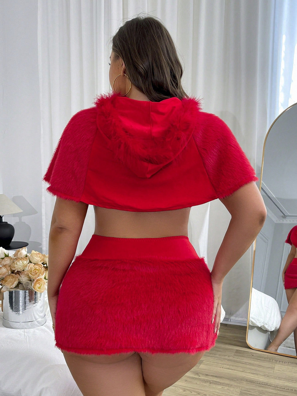 Czerwony Komplet Bielizny "Crimson Fantasy" – Trzyczęściowy Zestaw z Puszystym Wykończeniem