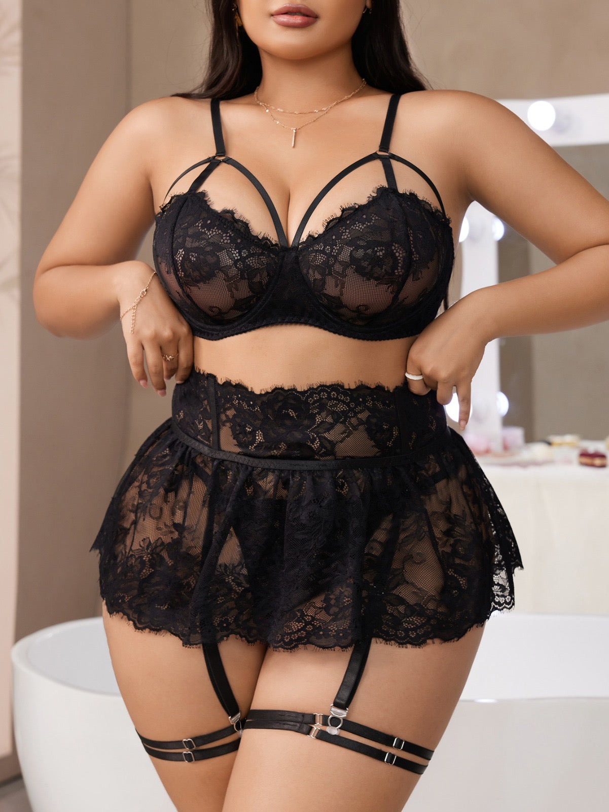 Zmysłowa Koronka – Komplet Bielizny Plus Size z Fiszbinami