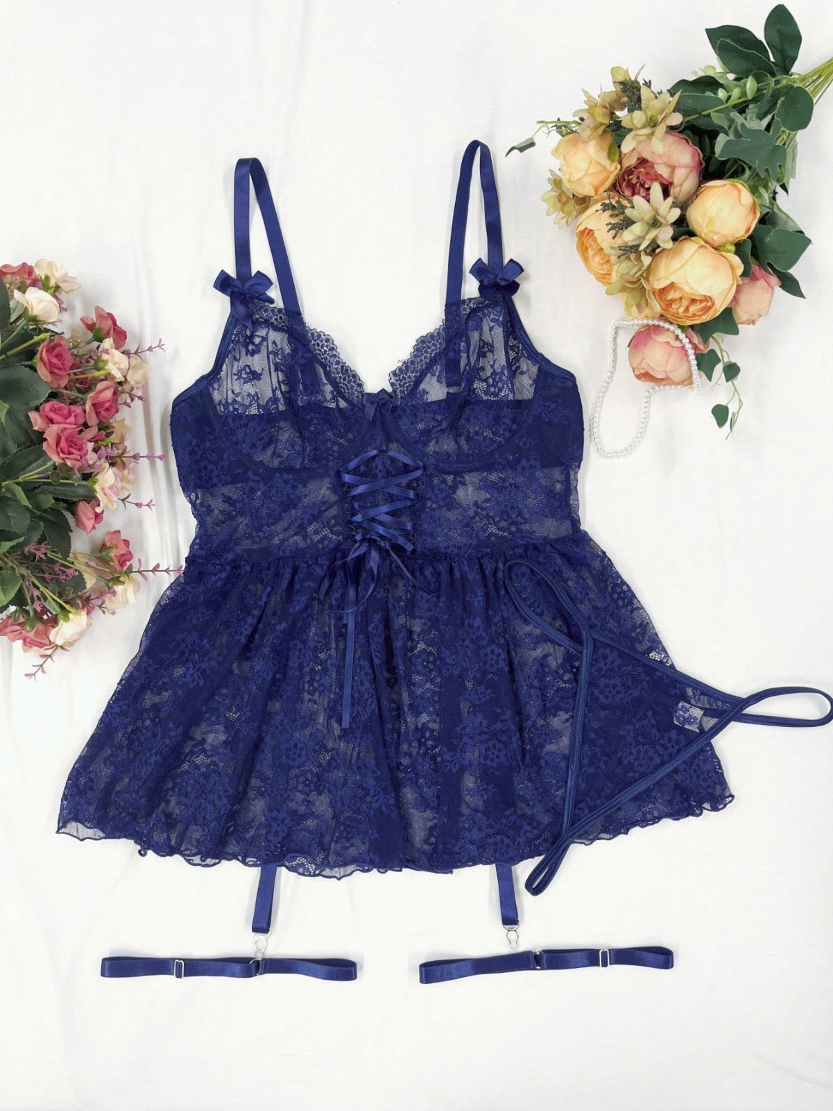 Koronkowa Koszulka Plus Size z Pasem do Pończoch i Majtkami – Granatowa Elegancja z Fiszbinami