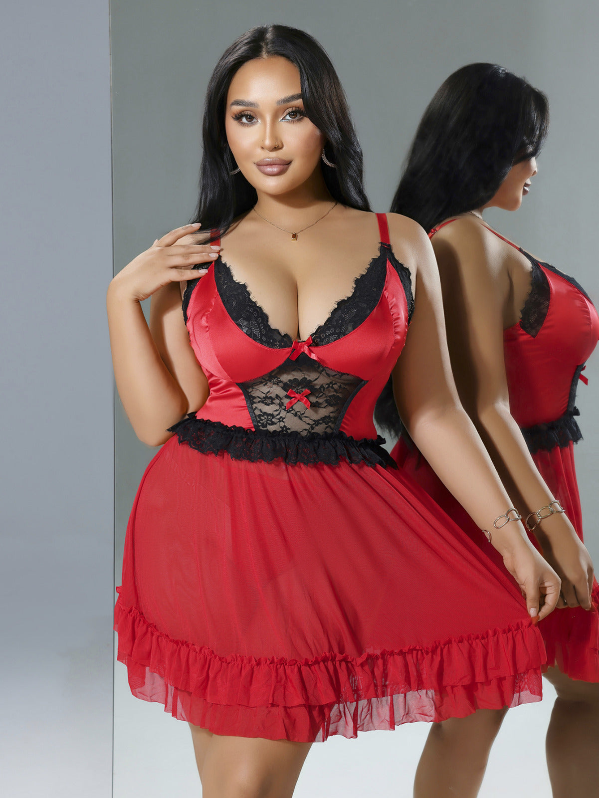 Kusząca Czerwień - Satynowa Koszulka Nocna Plus Size z Koronką