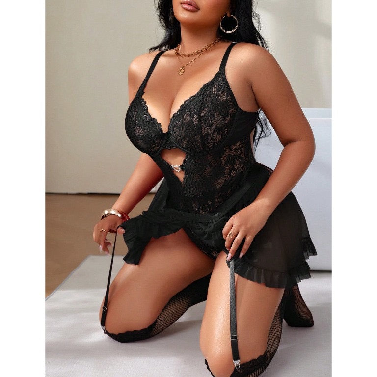 Zmysłowy Komplet Koronkowej Bielizny Plus Size z Podwiązkami i Pończochami w Kolorze Czarnym Bordowym Zielonym z Fiszbinami