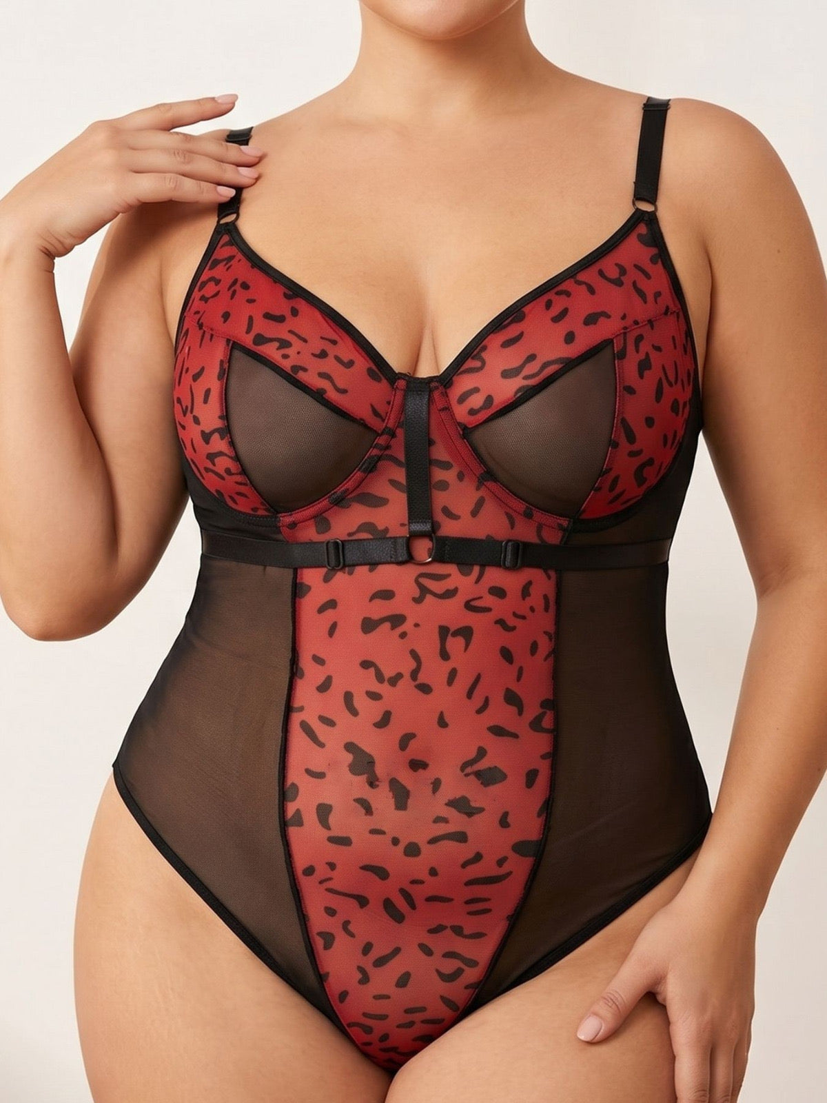 Czerwone Body z Motywem Panterki – Zmysłowa Klasyka Plus Size